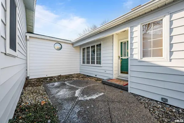 2507 32ND Avenue CT, Moline, IL 61265