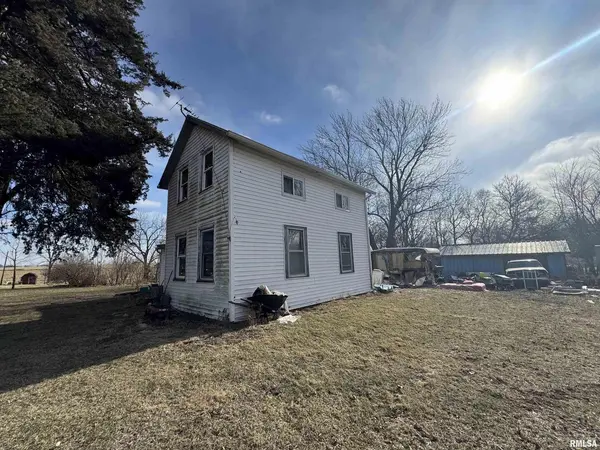 307 E MONROE ST, Altona, IL 61414