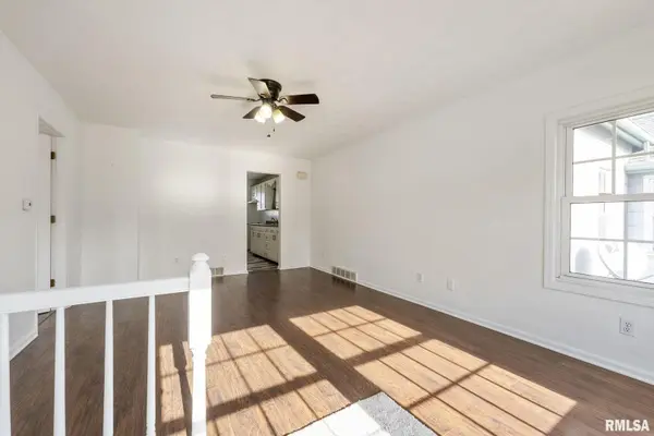 157 15TH AVE, East Moline, IL 61244