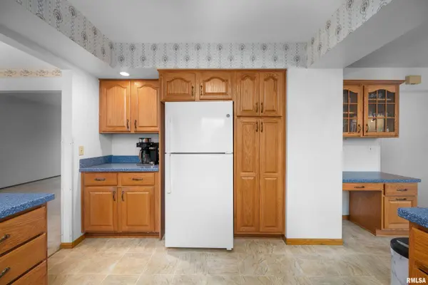 2224 E 45TH ST, Davenport, IA 52807
