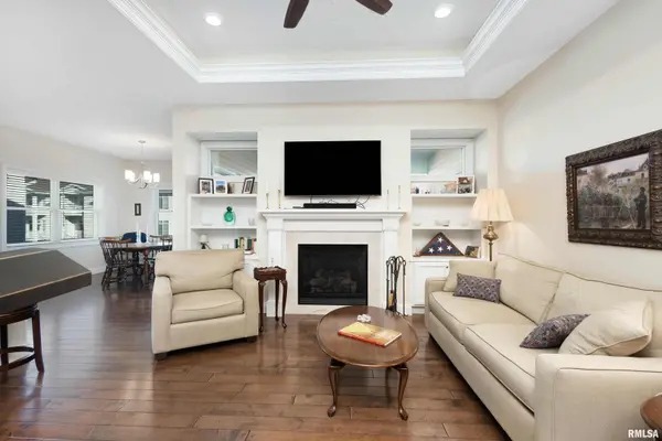 5777 DANIELLE DR, Bettendorf, IA 52722