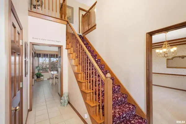 4921 SCHOOL HOUSE RD, Bettendorf, IA 52722