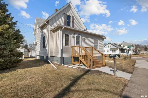 2806 JACKSON AVE, Davenport, IA 52802