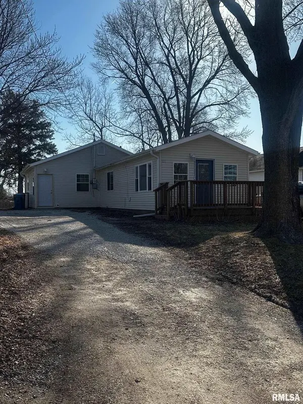 321 S 14TH ST, Le Claire, IA 52753