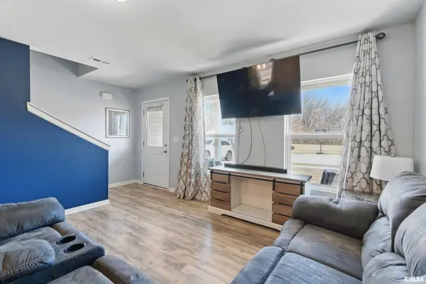 4426 N MICHIGAN AVE, Davenport, IA 52806