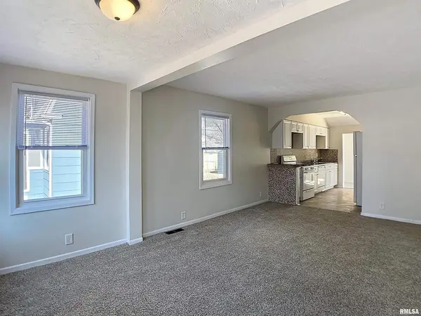 109 S ELMWOOD AVE, Davenport, IA 52802-1504