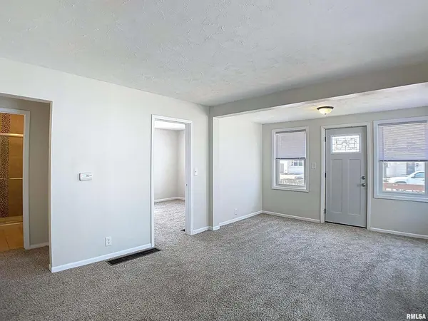 109 S ELMWOOD AVE, Davenport, IA 52802-1504