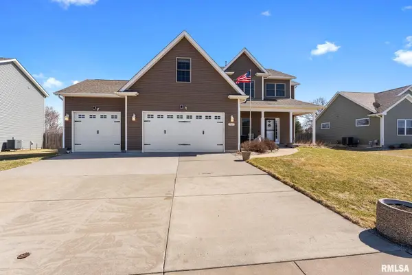 717 Deer Woods DR, Davenport, IA 52802