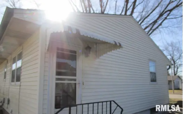 2220 W 35TH ST, Davenport, IA 52806