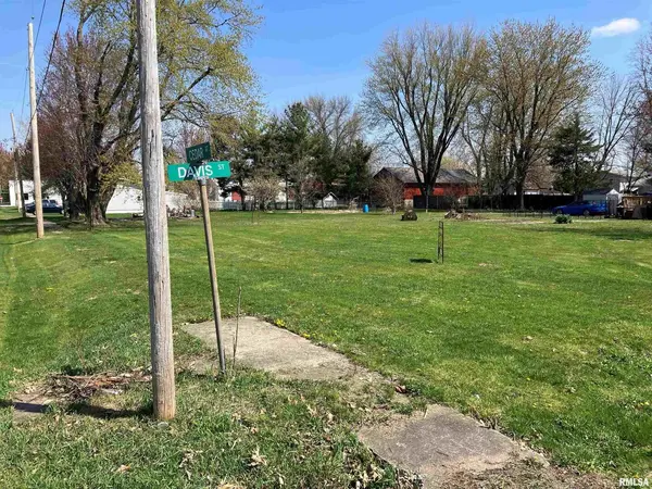 108 S CEDAR ST, Bowen, IL 62316