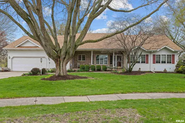 3232 FERNWOOD CT, Davenport, IA 52807