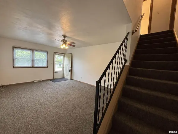 2030 DEVILS GLEN RD, Bettendorf, IA 52722