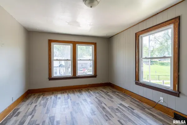 1525-1527 8TH AVE, Moline, IL 61265