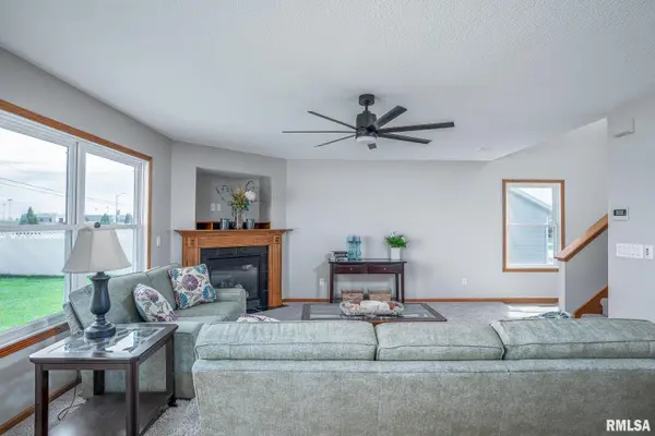 4260 SAPPHIRE LN, Bettendorf, IA 52722