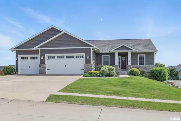 4241 COLORADO DR, Bettendorf, IA 52722