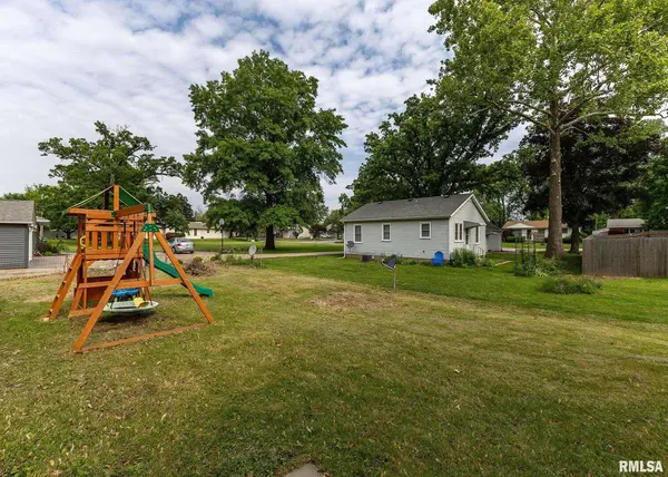 2607 47TH ST, Moline, IL 61265