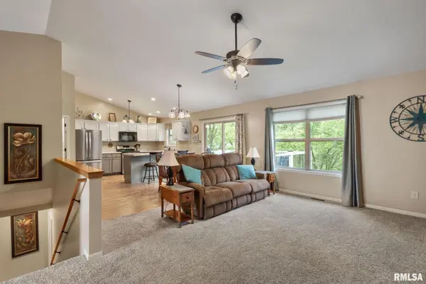 1439 ZENITH CT, Davenport, IA 52804