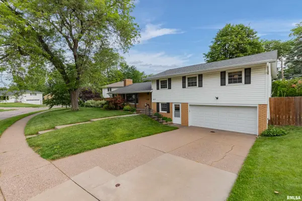 2115 KOHLER DR, Davenport, IA 52803