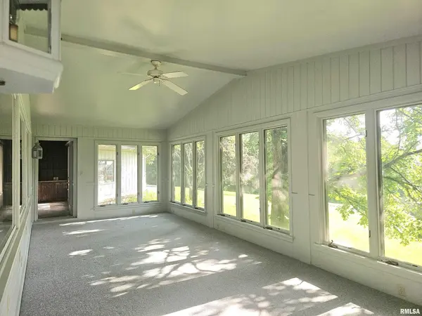 28003 230TH ST, Le Claire, IA 52753