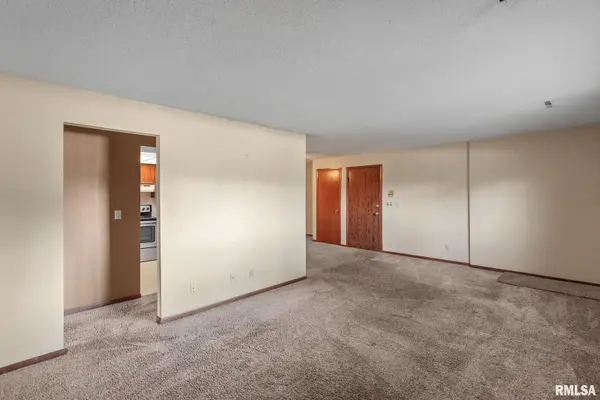 4055 31ST ST, Bettendorf, IA 52722