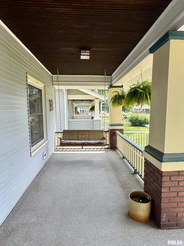 1118 W 17TH ST, Davenport, IA 52804