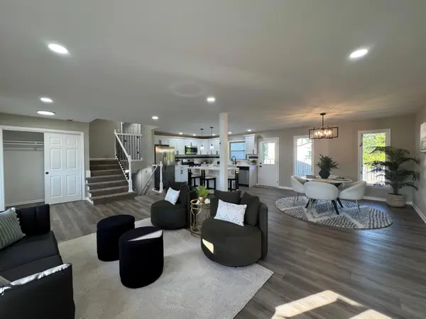 1049 Heather LN, Munster, IN 46321
