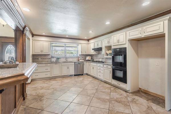 707 Cedar Springs DR, Tuttle, OK 73089