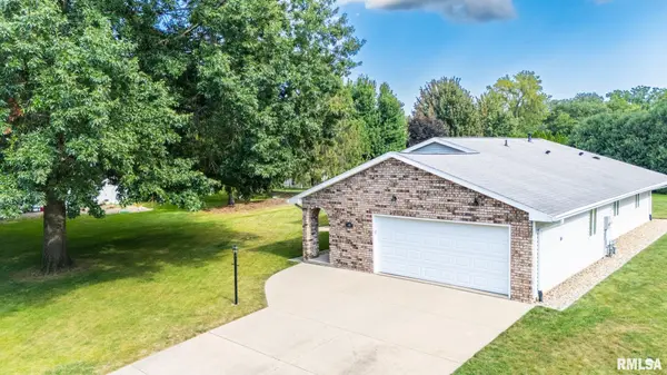 49 OLYMPIA FIELDS DR, Pekin, IL 61554