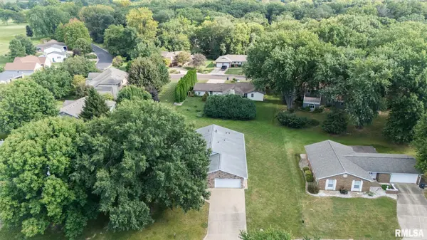 49 OLYMPIA FIELDS DR, Pekin, IL 61554