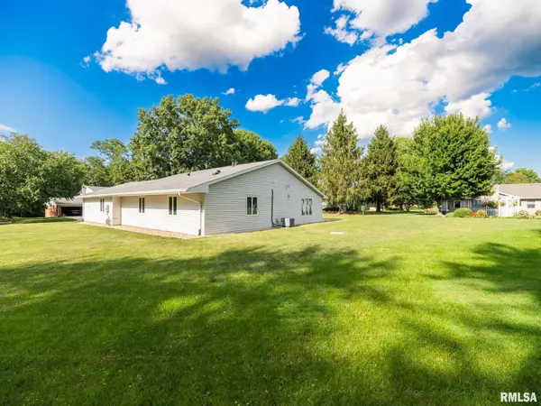 49 OLYMPIA FIELDS DR, Pekin, IL 61554