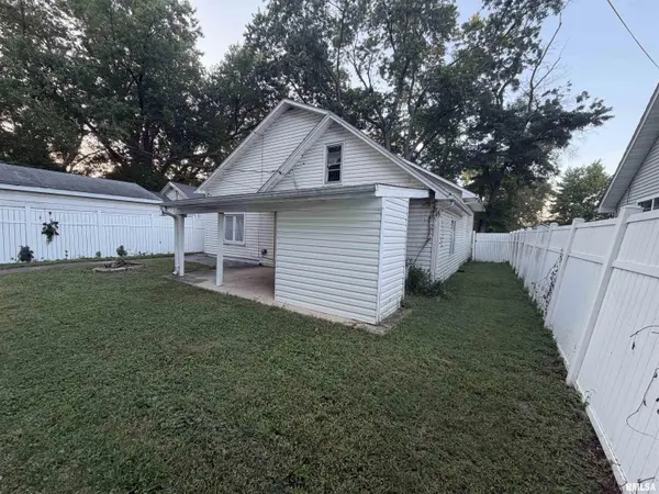 806 E LONDON AVE, Peoria Heights, IL 61616