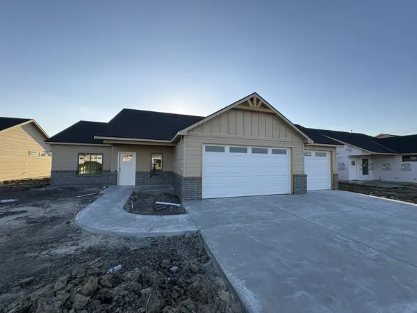 5817 Plumthicket St, Bel Aire, KS 67226