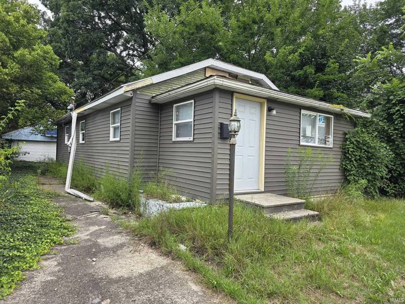 1717 ROBINSON ST, South Bend, IN 46613