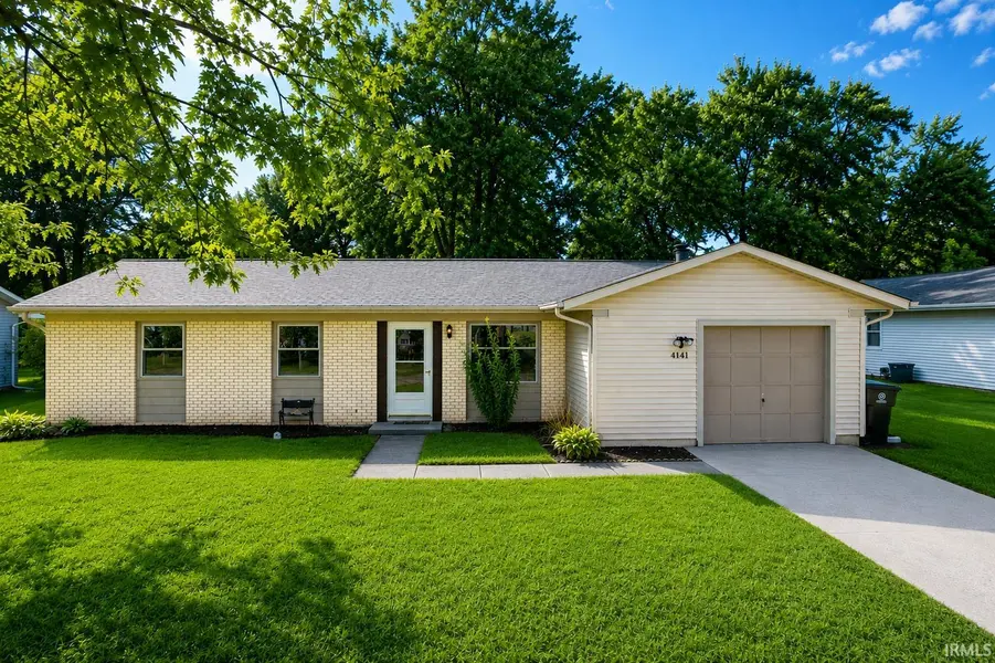 4141 Sandhurst DR, Fort Wayne, IN 46815-5429