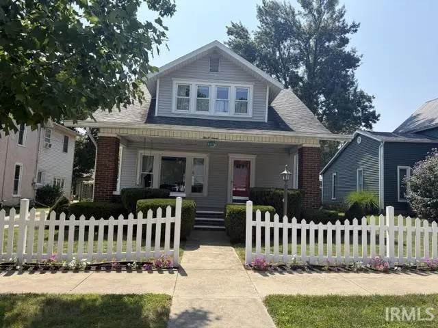 207 W Berry ST, Middlebury, IN 46540