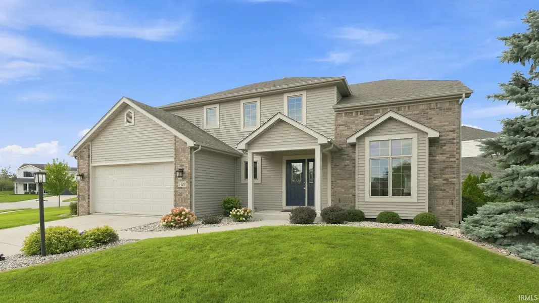 9327 Sugar Mill DR, Fort Wayne, IN 46835-9695