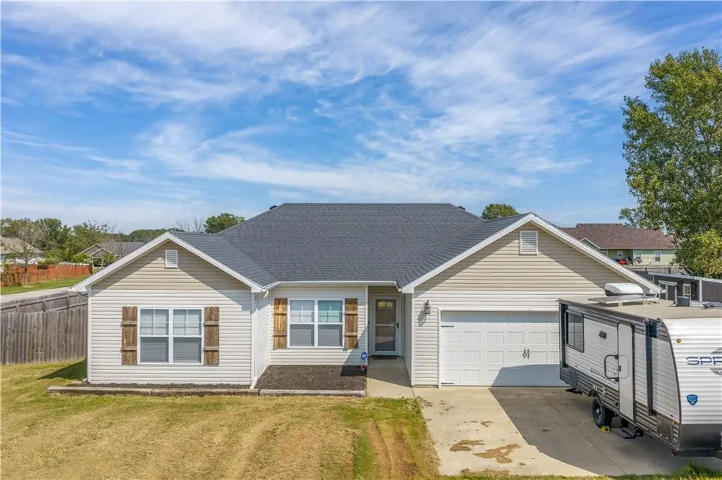 393 SE 971st RD, Knob Noster, MO 65336