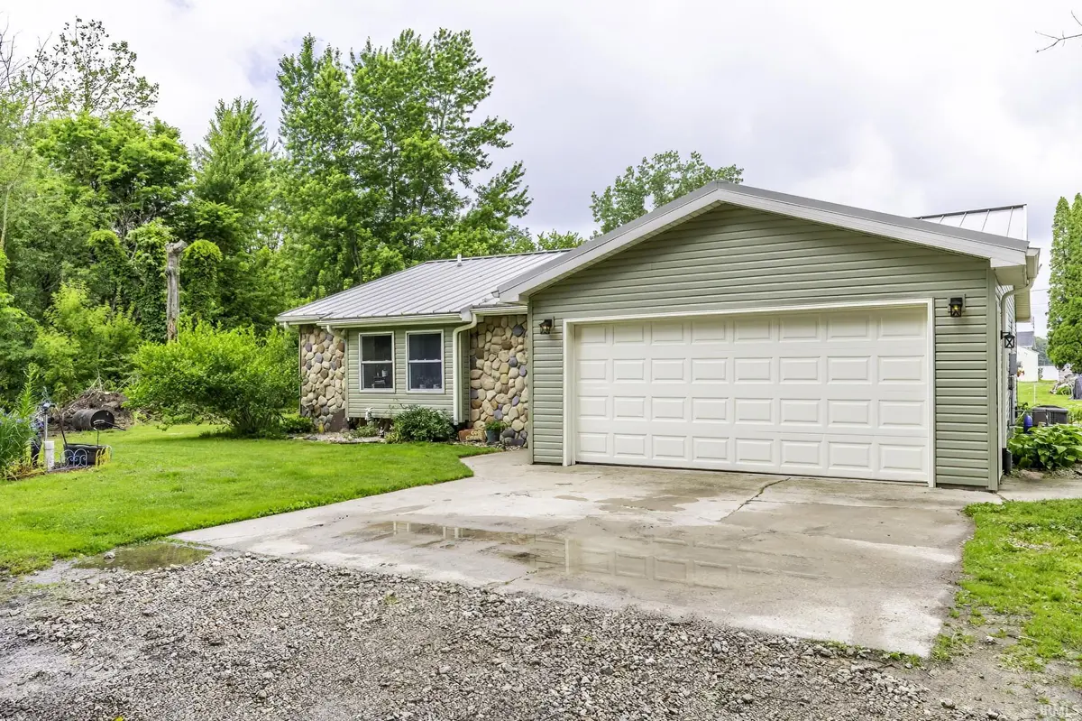 1555 E 770 S ***, Wolcottville, IN 46795
