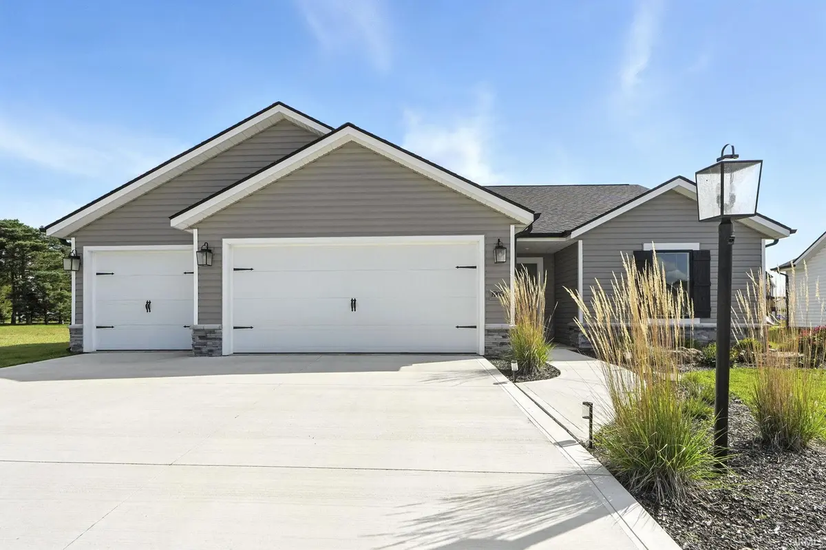 1905 Portland CV, Huntertown, IN 46748-0379