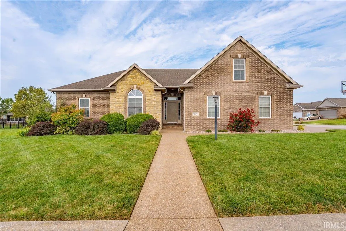 2833 Zachery CT, Newburgh, IN 47630