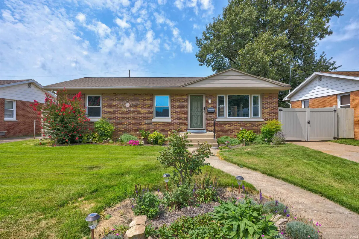 1817 Broadmoor AVE, Evansville, IN 47714