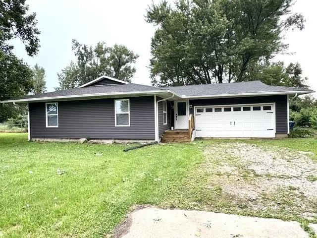 1855 N 300 East RD, Knox, IN 46534