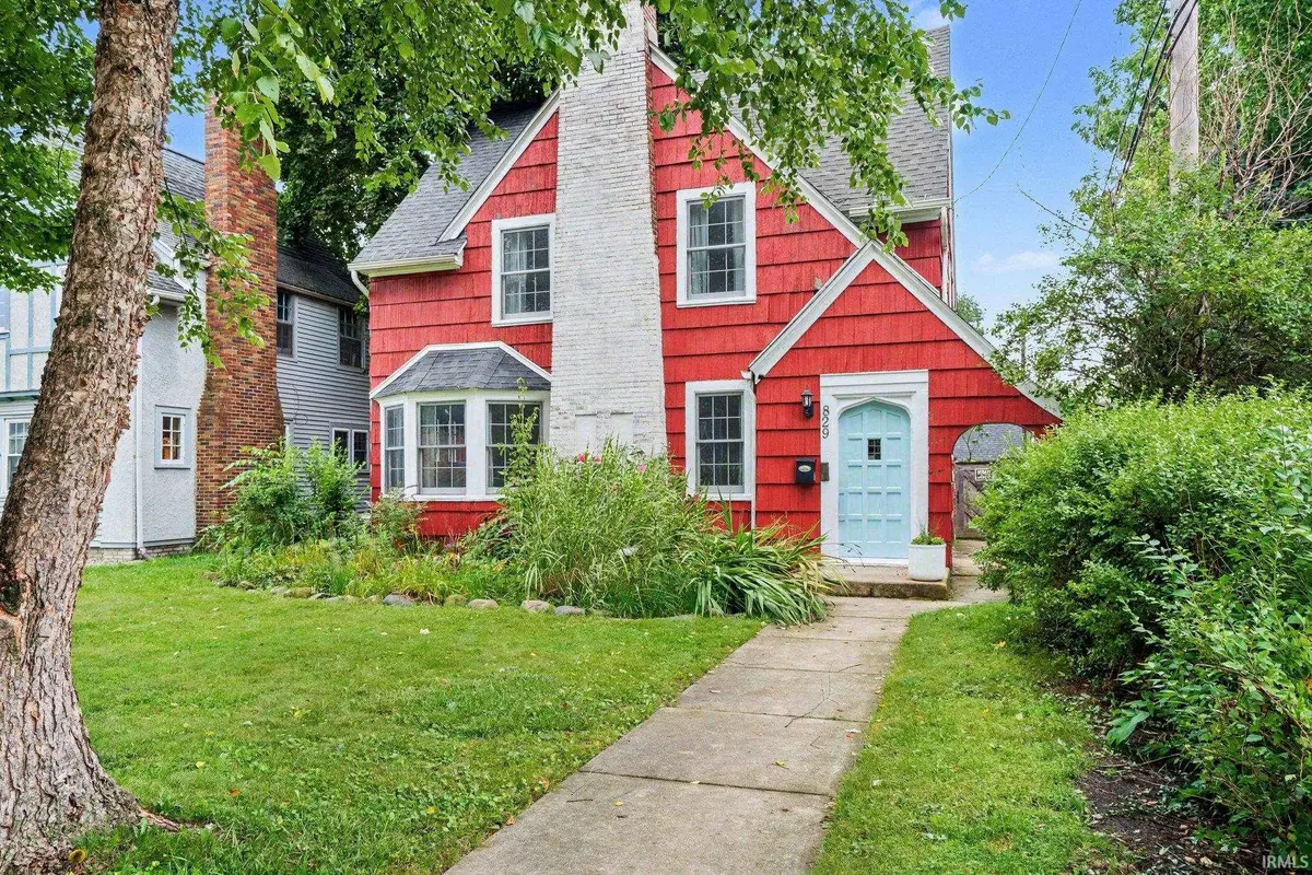 829 E Woodside ST, South Bend, IN 46614-1315