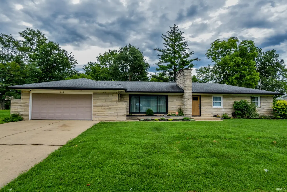 327 Brookside LN, Plainfield, IN 46168-1774