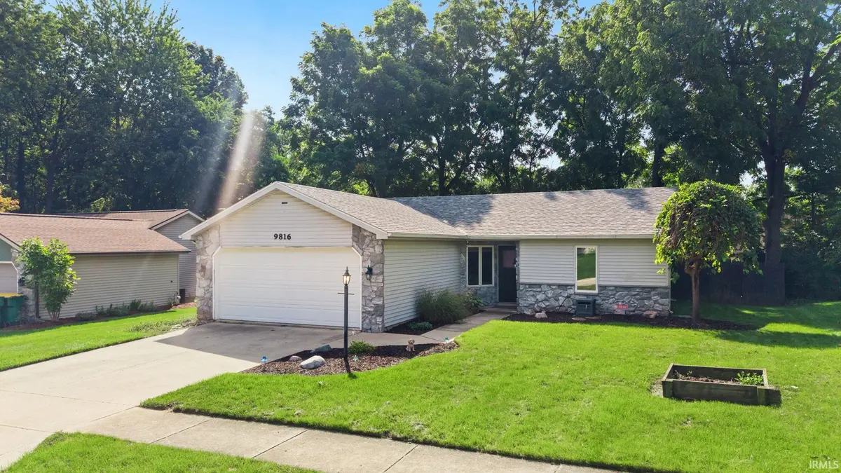 9816 Mustang DR, Fort Wayne, IN 46825