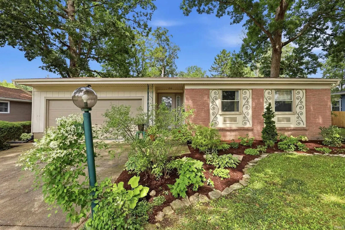 3017 CURDES AVE, Fort Wayne, IN 46805