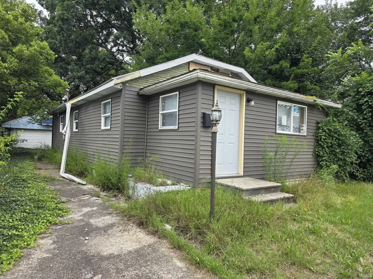 1717 ROBINSON ST, South Bend, IN 46613