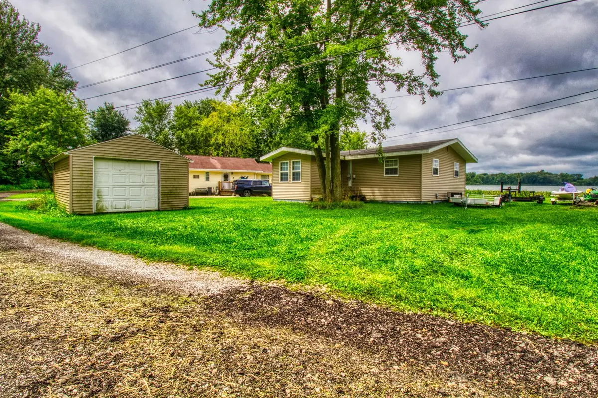8861 S Jannie LN, Silver Lake, IN 46982-9112