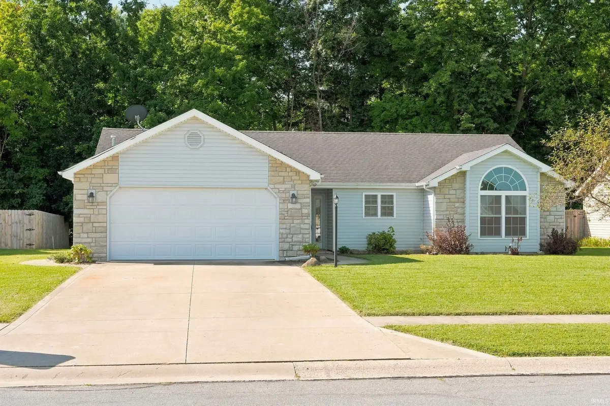 2109 McNair LN, Auburn, IN 46706