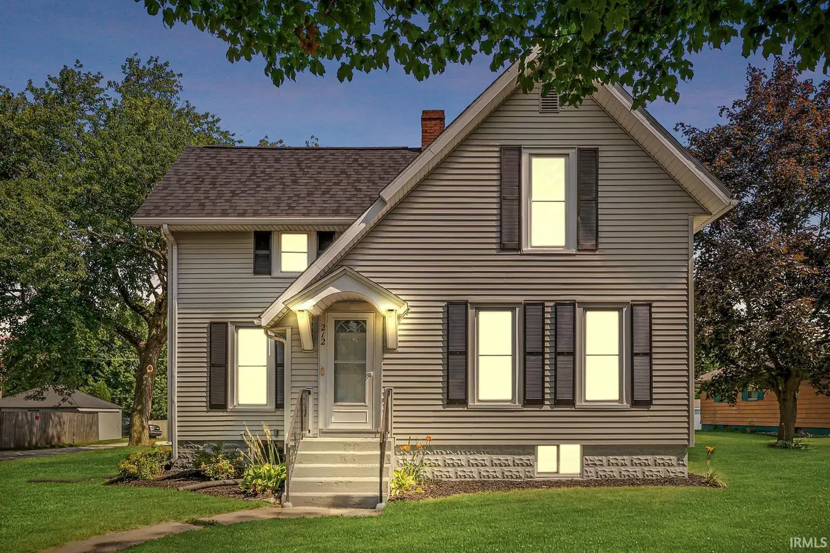 212 E Waterford ST, Wakarusa, IN 46573